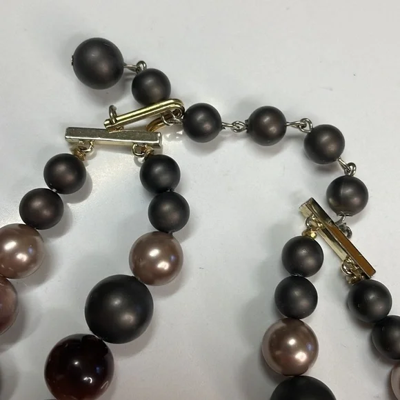 2-layer Plastic Bead Necklace - Picture 2 of 11